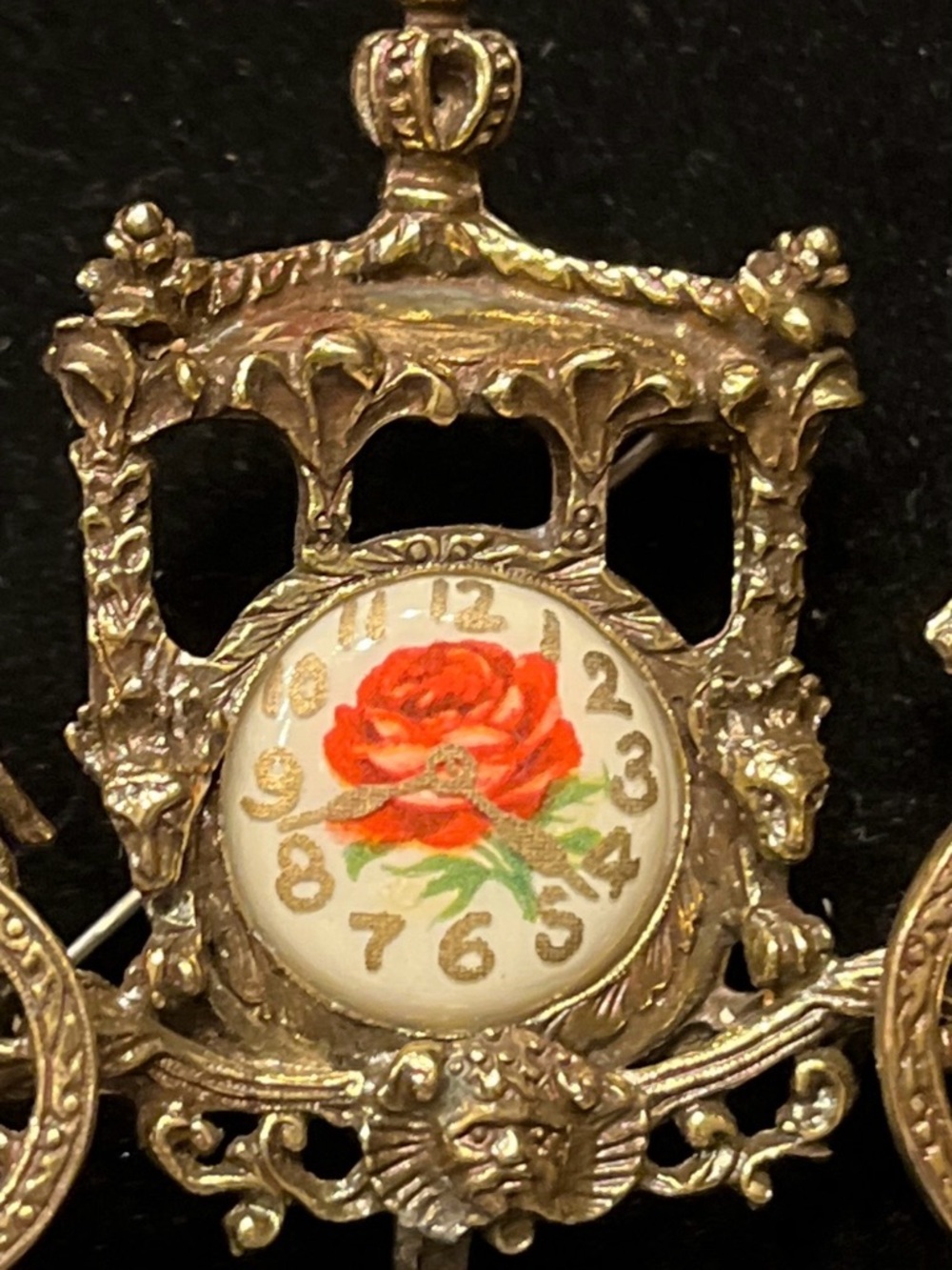 Vintage Gold-Tone Carriage Brooch with Red Rose Dial - Picture 4 of 7